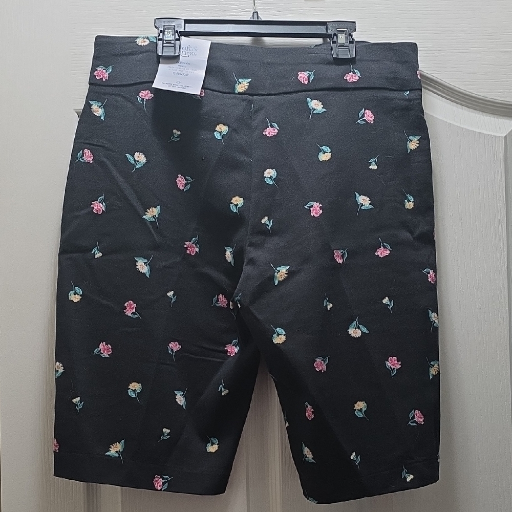Croft & Barrow Blue Floral Women's Bermudas - Picture 5 of 7